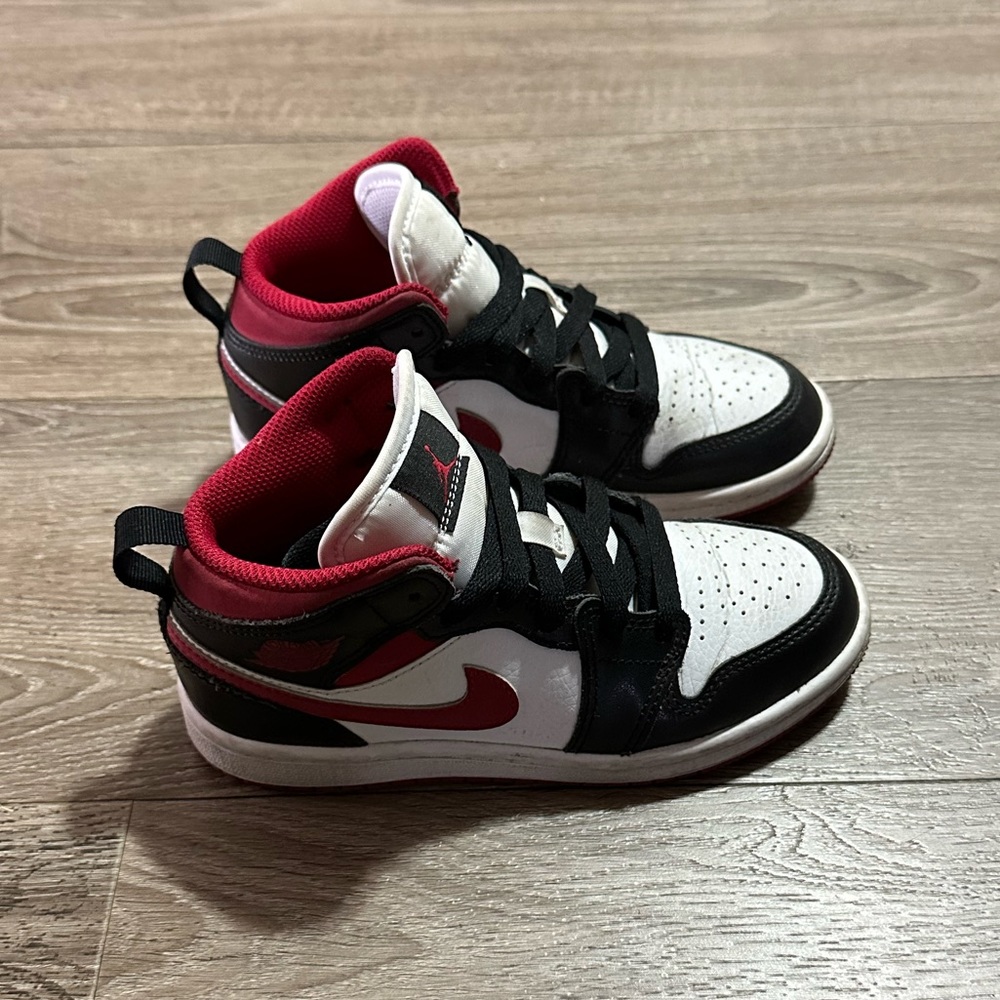 Jordan 1 Mid Kids